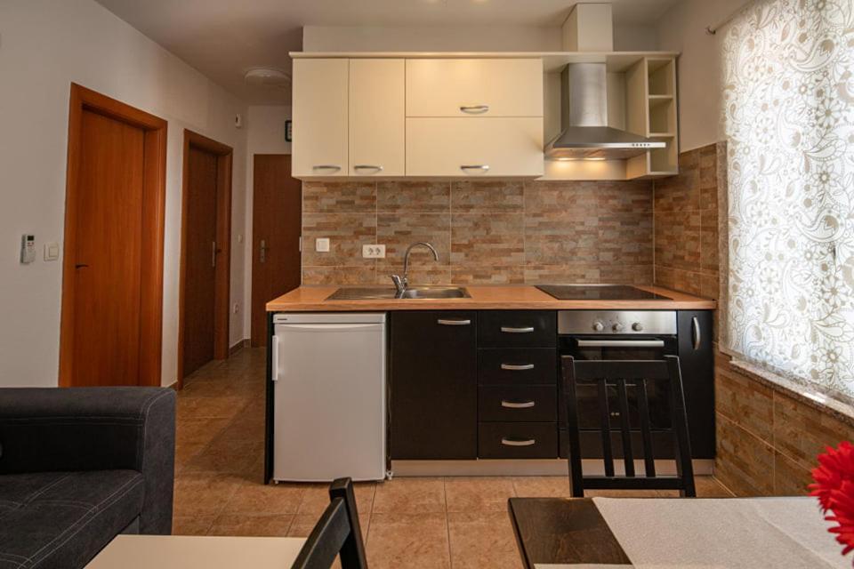 Apartment Nina Биоград на Мору Екстериор снимка
